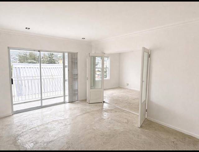 2 BEDROOM PROPERTY TO RENT IN FISH HOEK